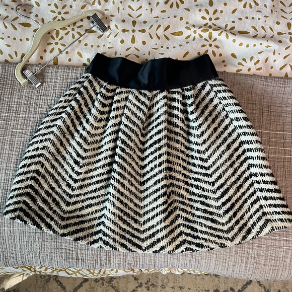 Wool mini skirt… with pockets! 🤩 - Picture 2 of 6